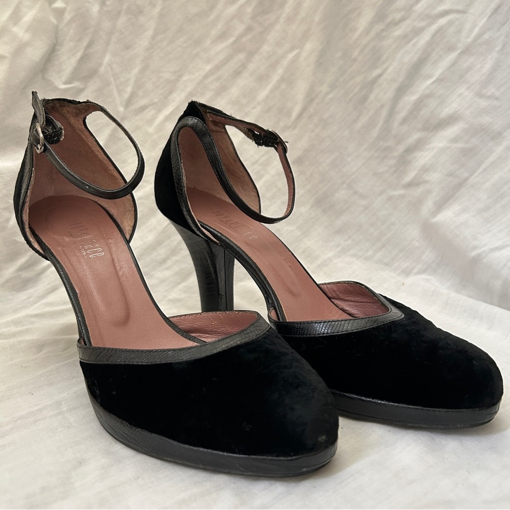 Joy & Peace Pumps. Size 230 US 6.5